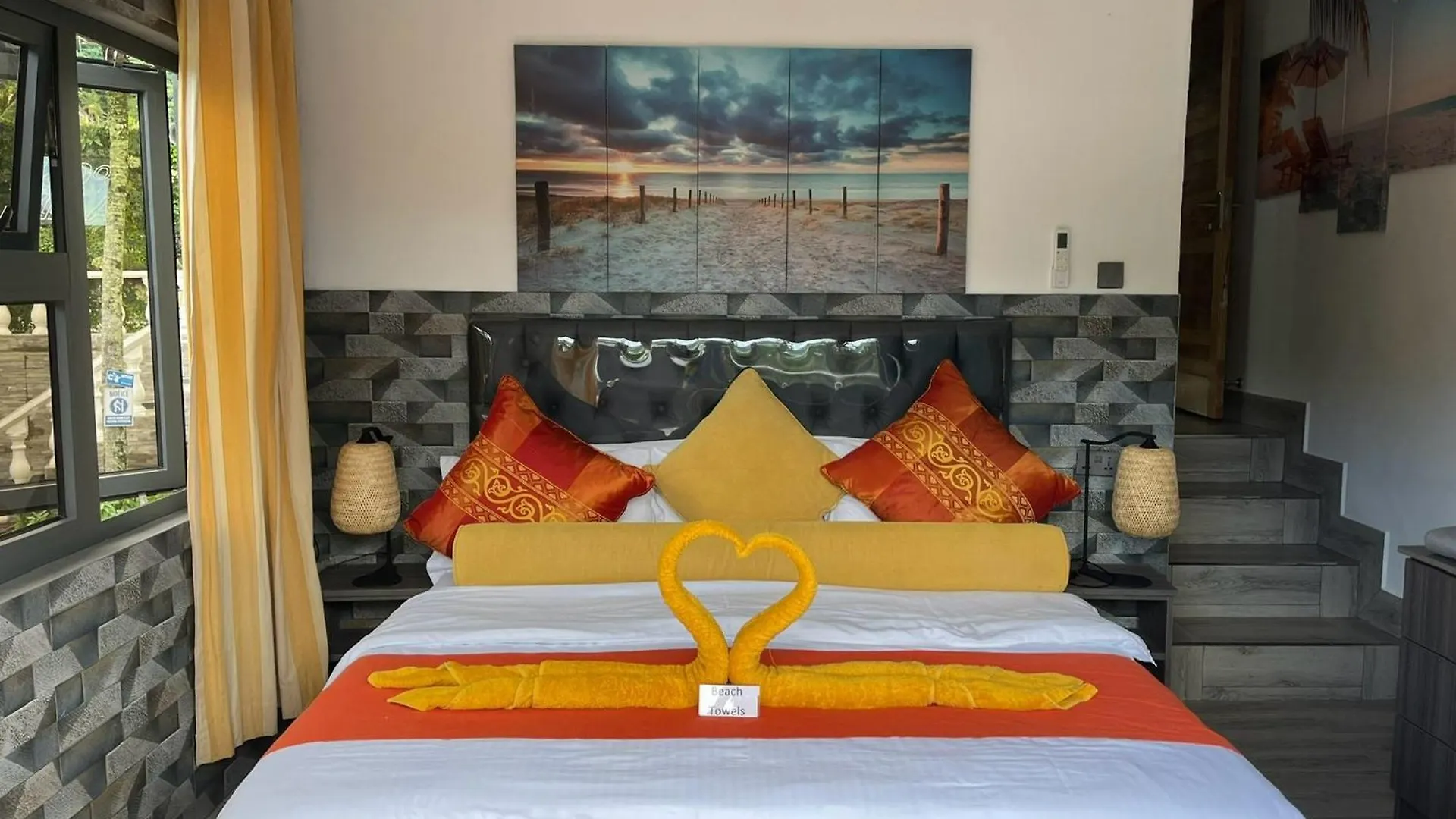 Contacten van 360 Degrees Villa